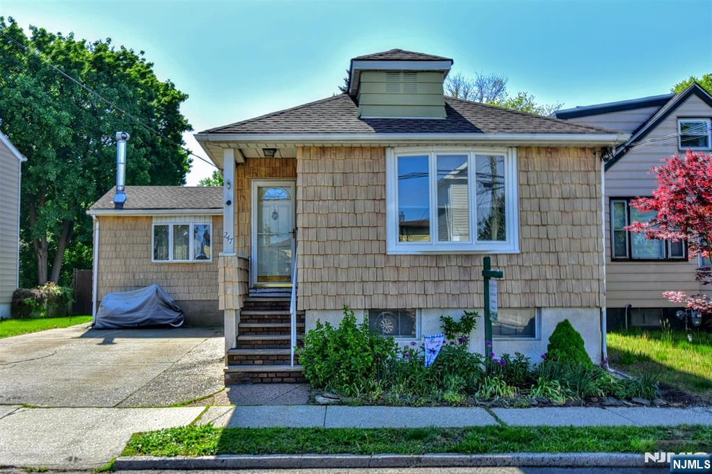 247 Grove St, Lodi, NJ 07644