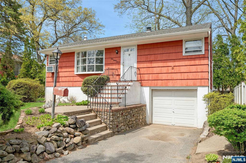 137 Lincoln Place - Photo 1