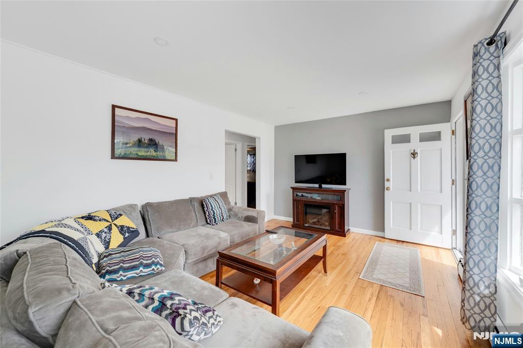 137 Lincoln Place - Photo 3