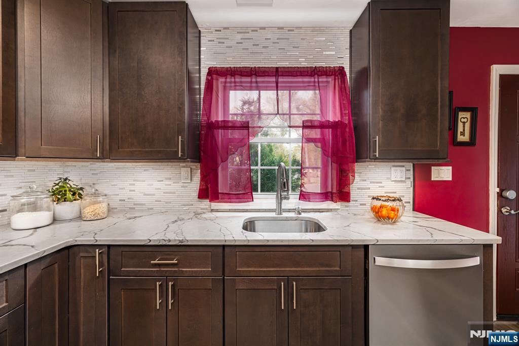 153 Howard Avenue - Photo 5