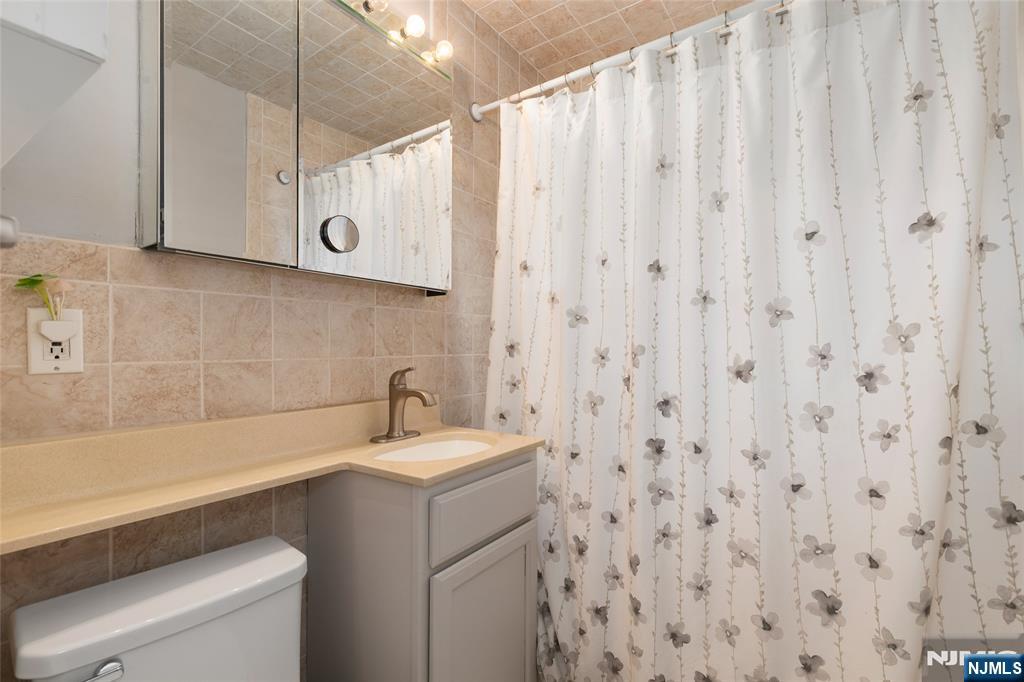 61 Highland Avenue, Bergenfield, NJ, 07621