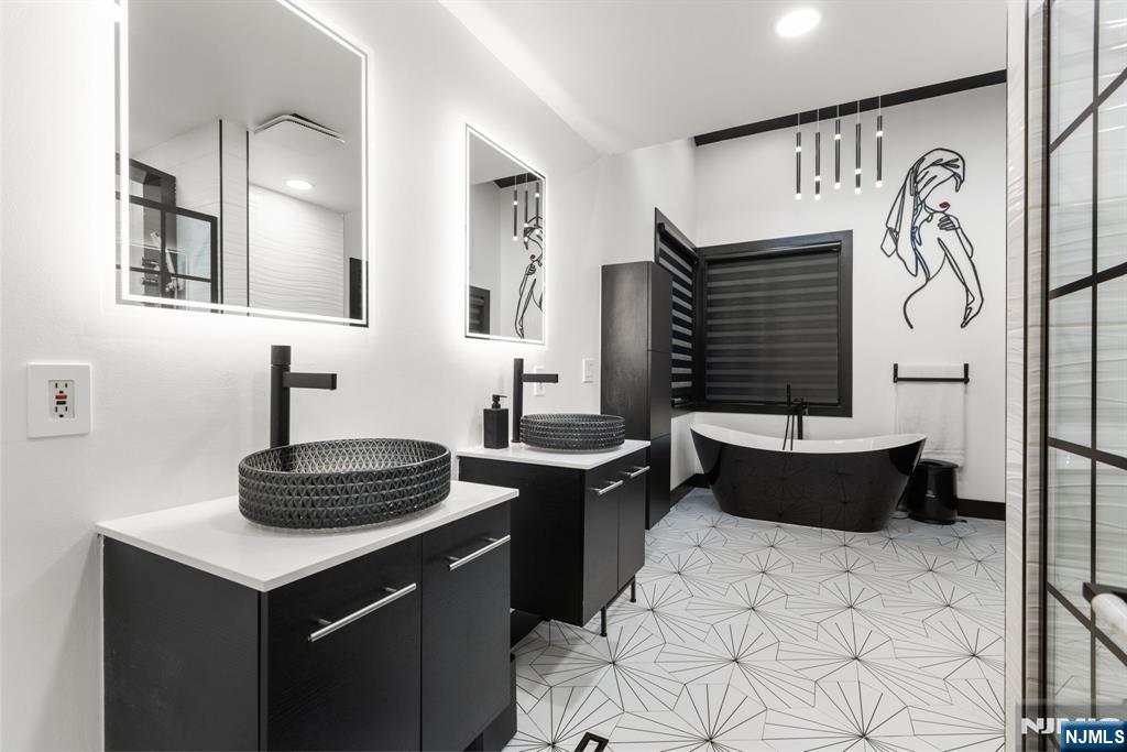2 Full Baths on Main Level