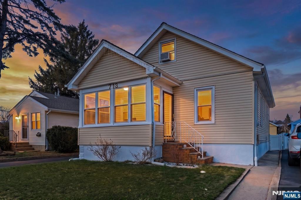 7-13 Henderson Boulevard - Photo 1