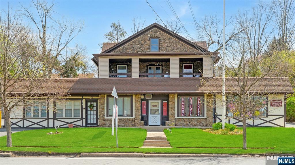 330 Broadway — photo 13