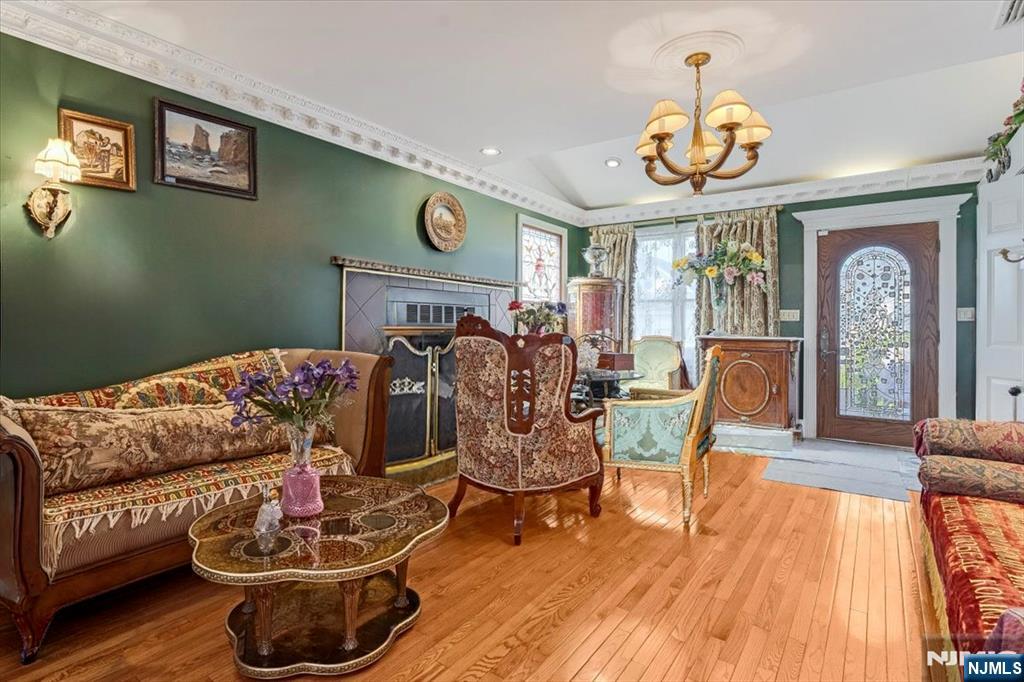 12-17 Roosevelt Place - Photo 2