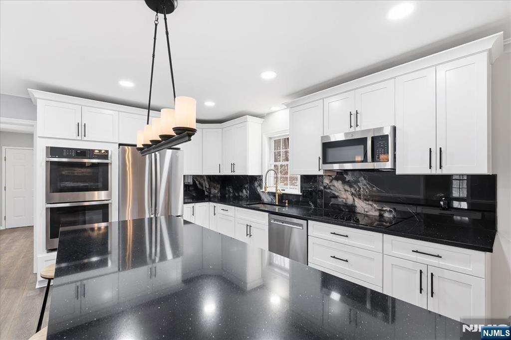 611 Snake Den Road - Photo 5