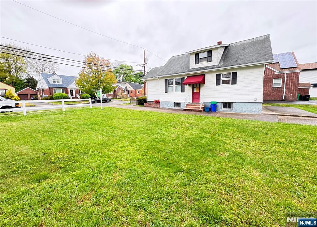 525 Forest Avenue - Photo 2