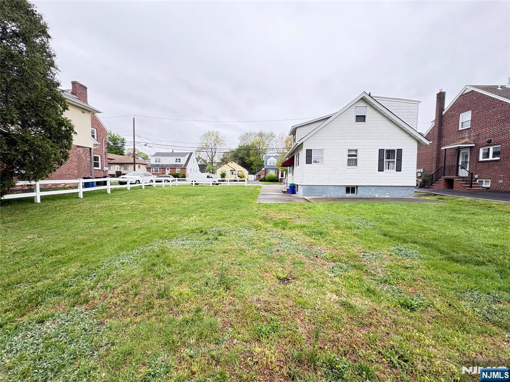 525 Forest Avenue - Photo 3