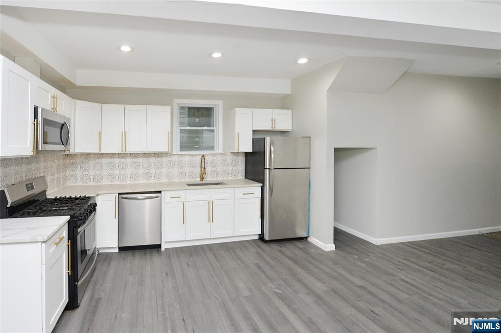 Undisclosed Address, Newark City, NJ, 07107-3502