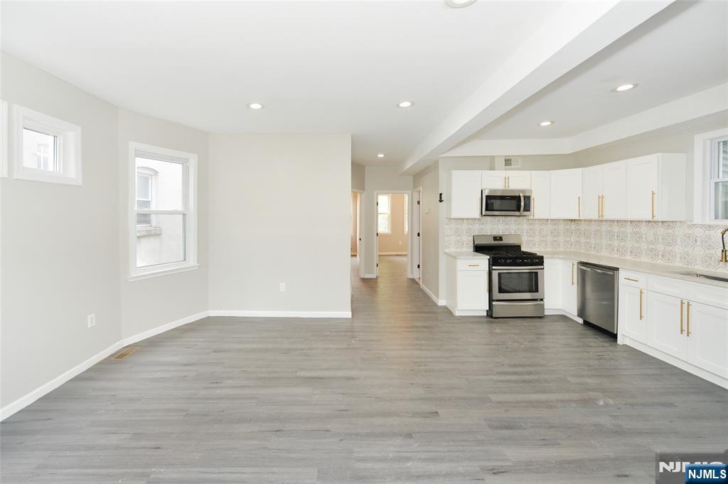 23 Bayview Avenue - Photo 2