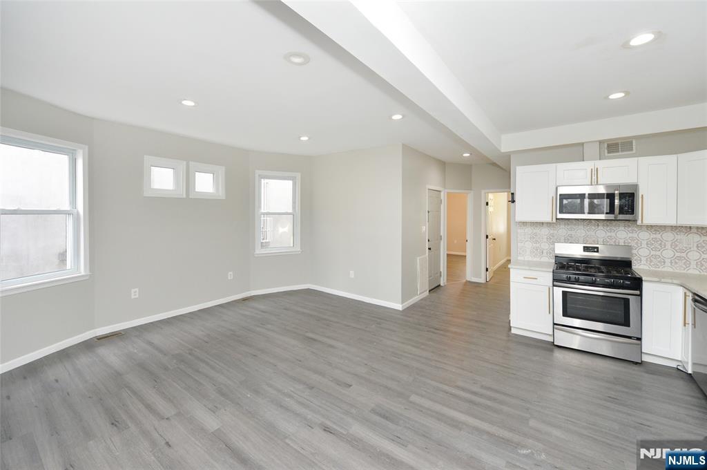 23 Bayview Avenue - Photo 3