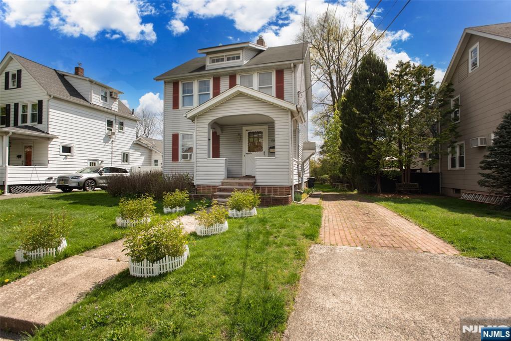 582 Center Avenue - Photo 2