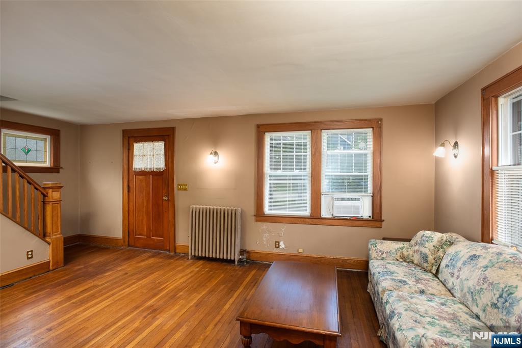 582 Center Avenue - Photo 5