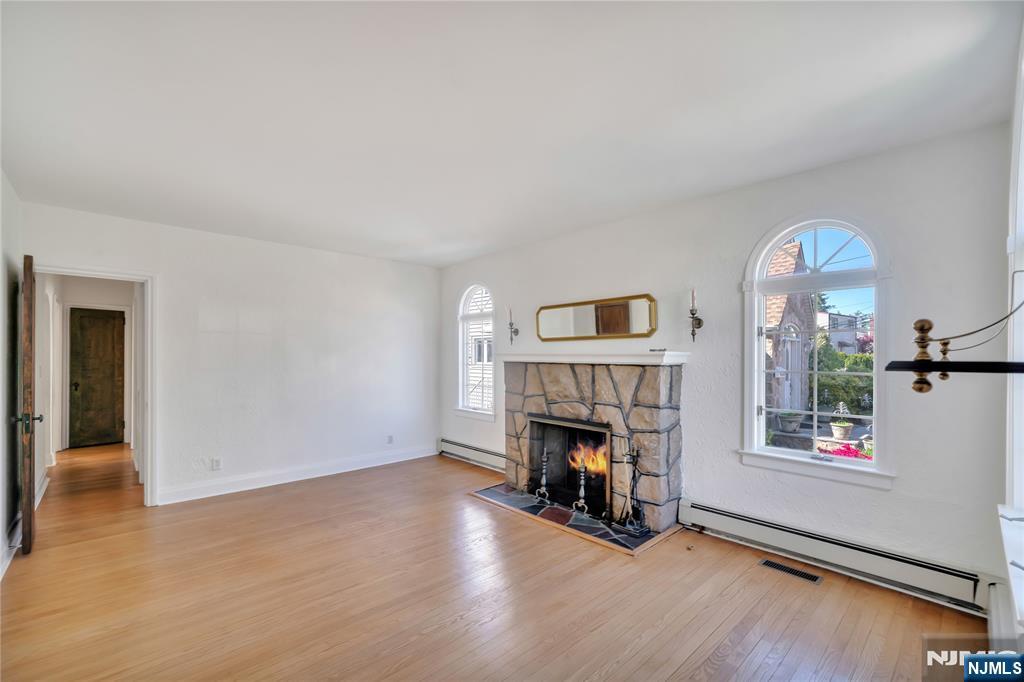 431 Van Renssalaer Court - Photo 3