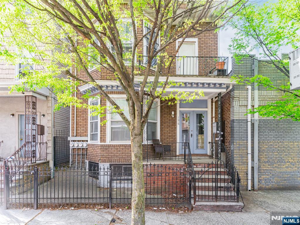 196 Sussex Avenue - Photo 1