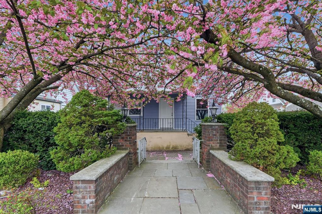 341 Diamond Bridge Avenue 2 - Photo 1