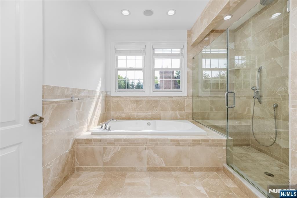 4 Holland Avenue — photo 15