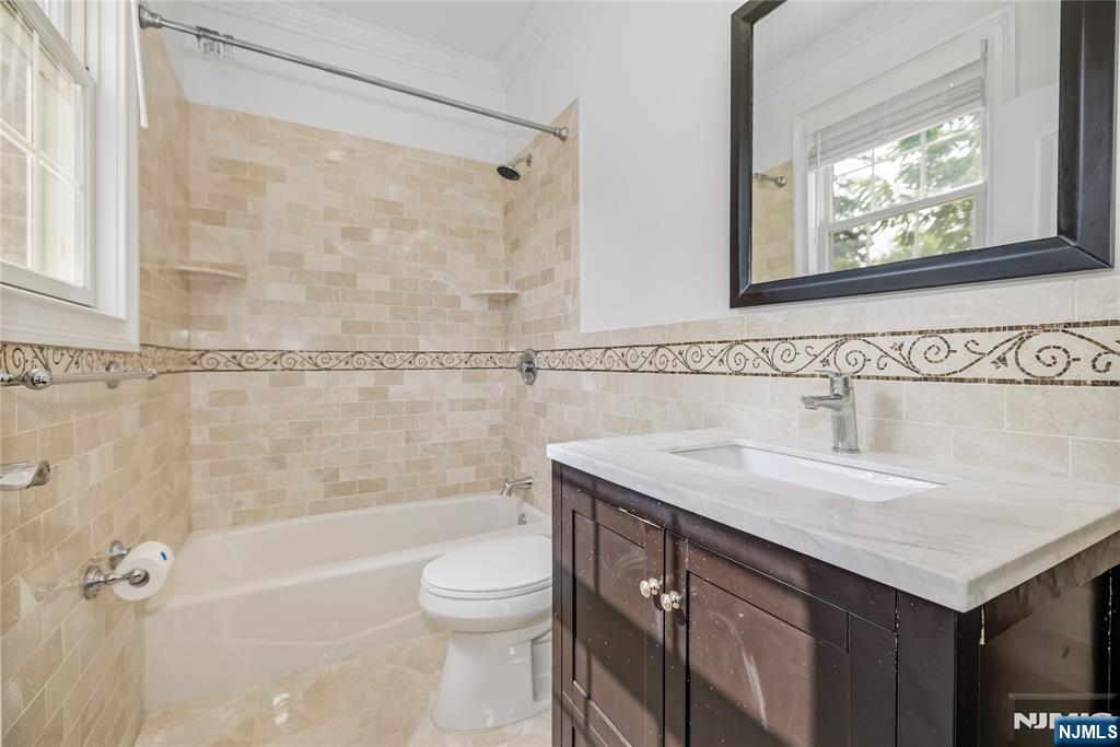 4 Holland Avenue — photo 18
