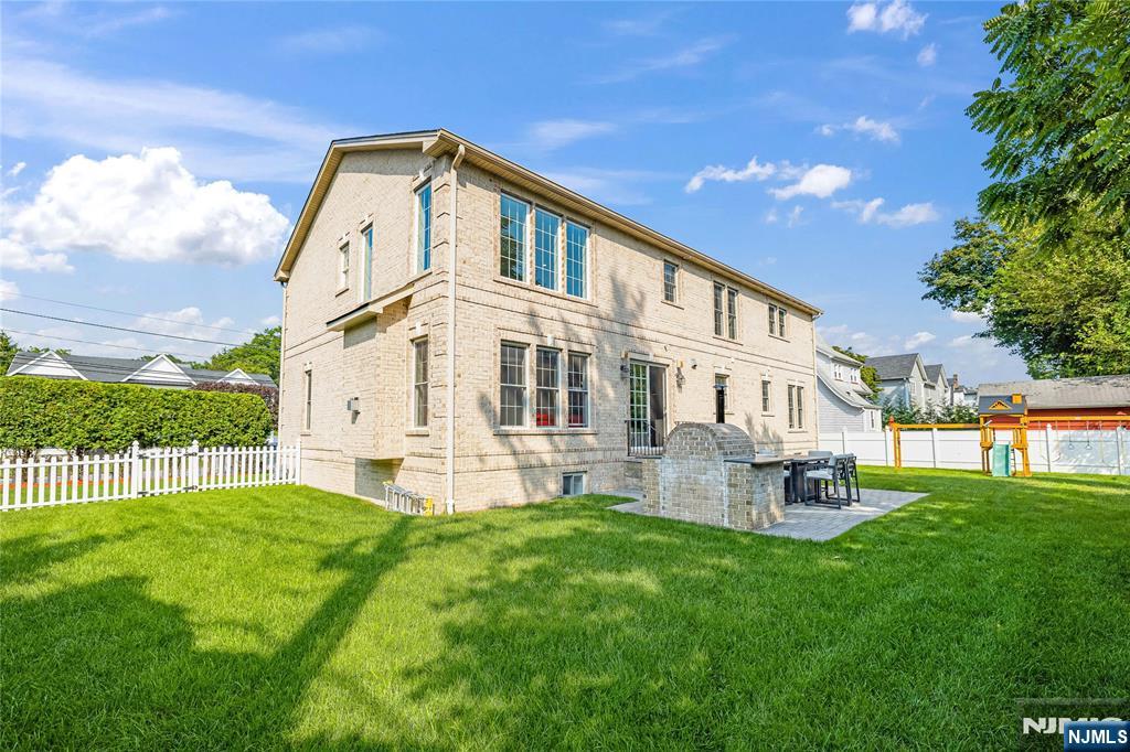 4 Holland Avenue - Photo 4