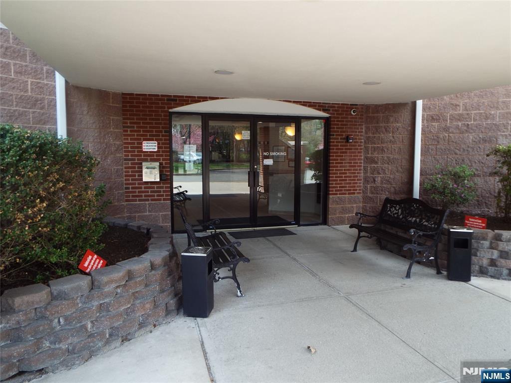 Homes for sale in Paramus, NJ | 189 Forest Ave, Paramus, NJ 07652