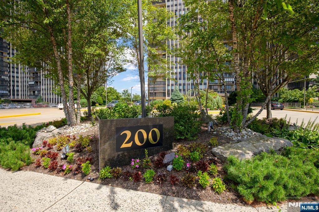 Homes for sale in Cliffside Park, NJ | 200 Winston Dr #401, Cliffside Park, NJ 07010 | MLS# 26013913