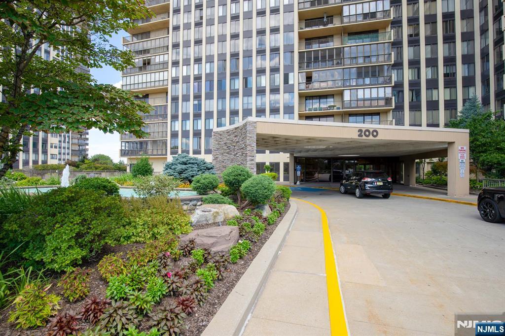Homes for sale in Cliffside Park, NJ | 200 Winston Dr #401, Cliffside Park, NJ 07010 | MLS# 26013913