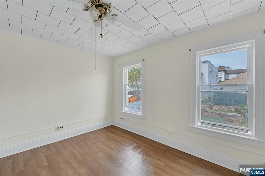 331 1/2 Forest Street - Photo 5