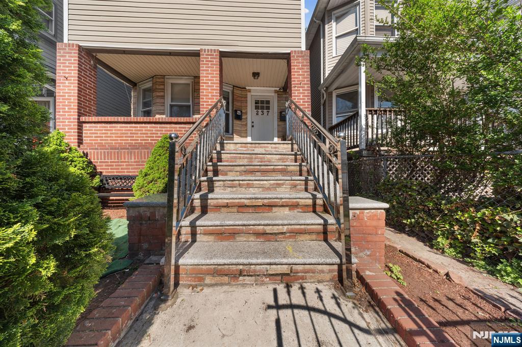 237 Halsted Street - Photo 2