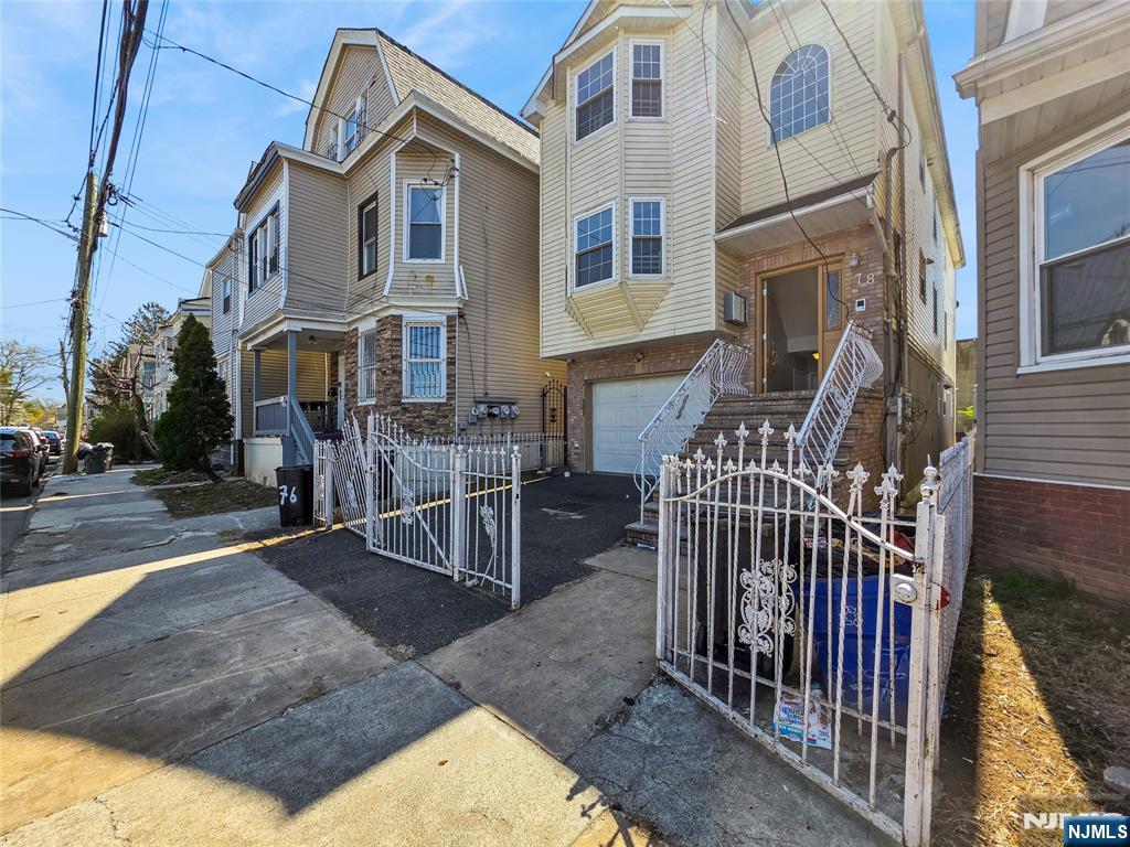 723 S 11Th St, Newark City, NJ, 07103-1735