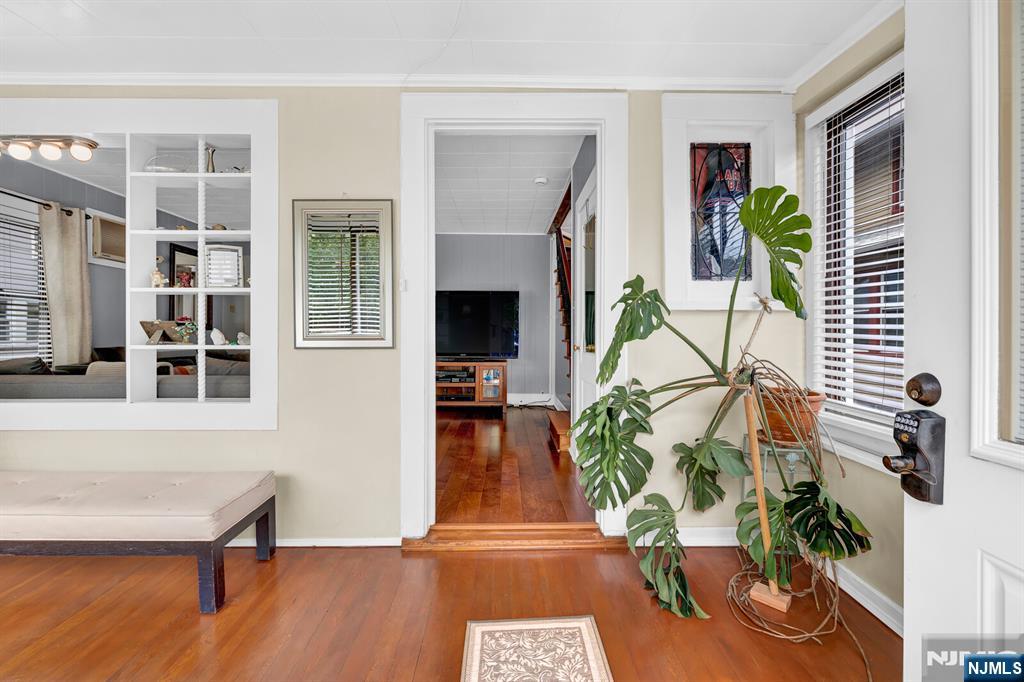 60 Vanderburgh Ave, Rutherford, NJ 07070