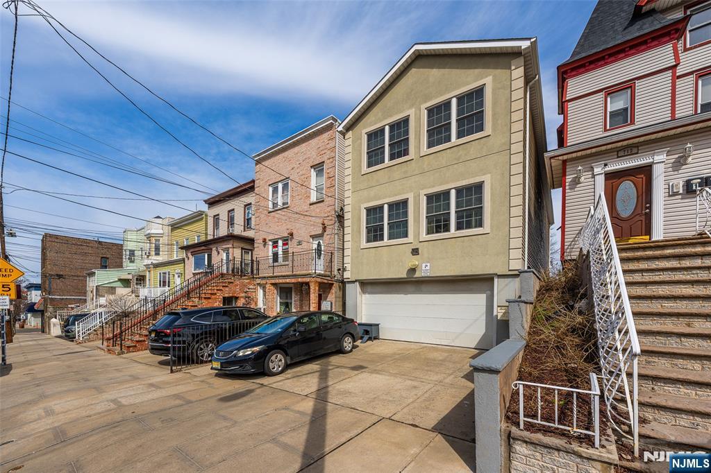 714 17th Street - Photo 1