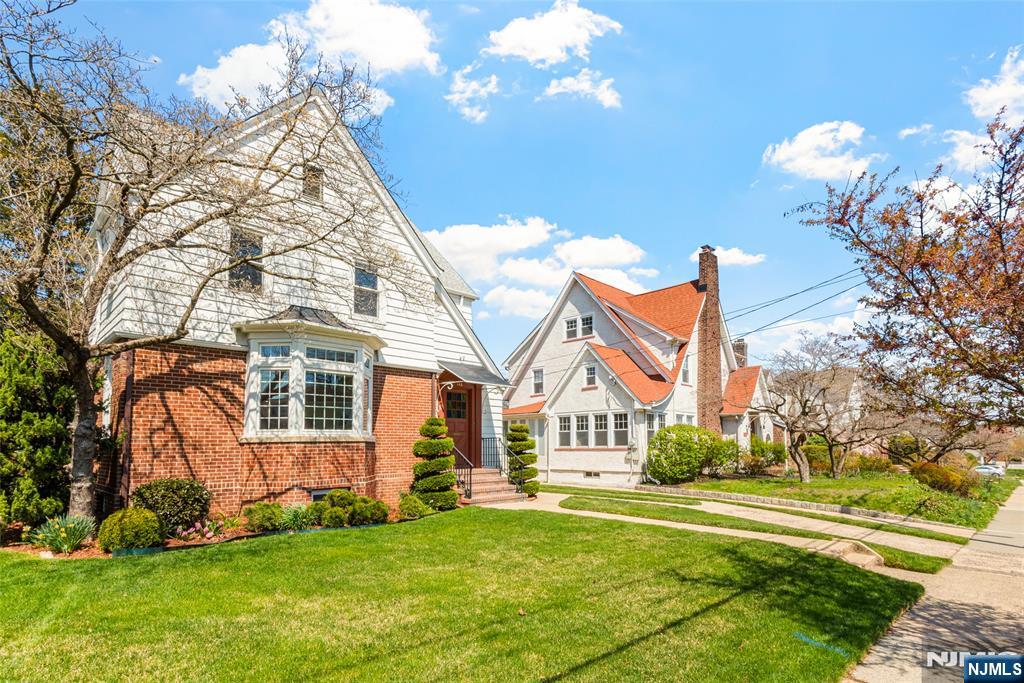 146 Irving Place - Photo 3