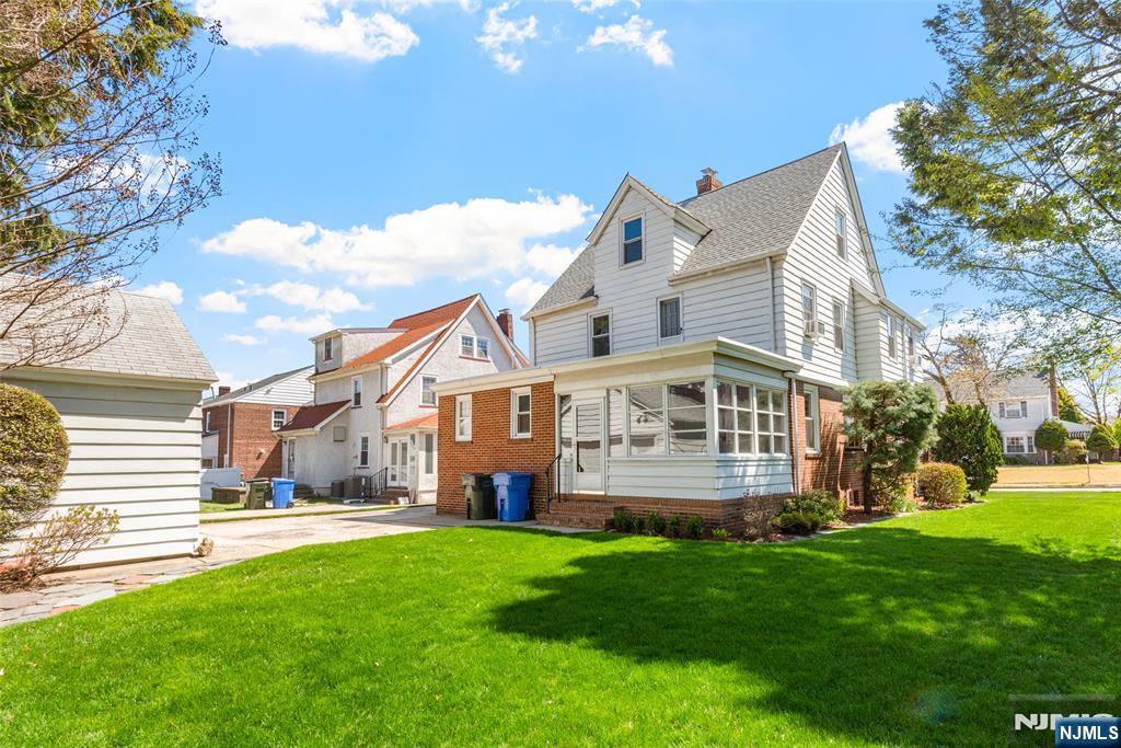 146 Irving Place - Photo 4