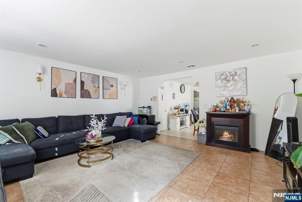 270 Westervelt Place - Photo 2