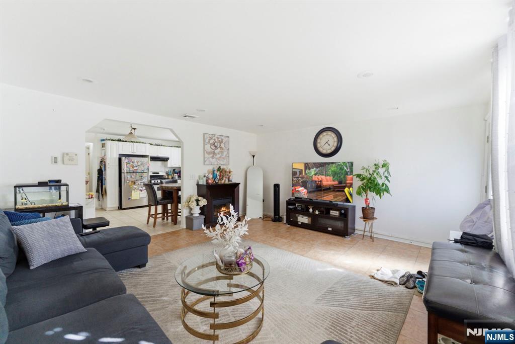 270 Westervelt Place - Photo 3