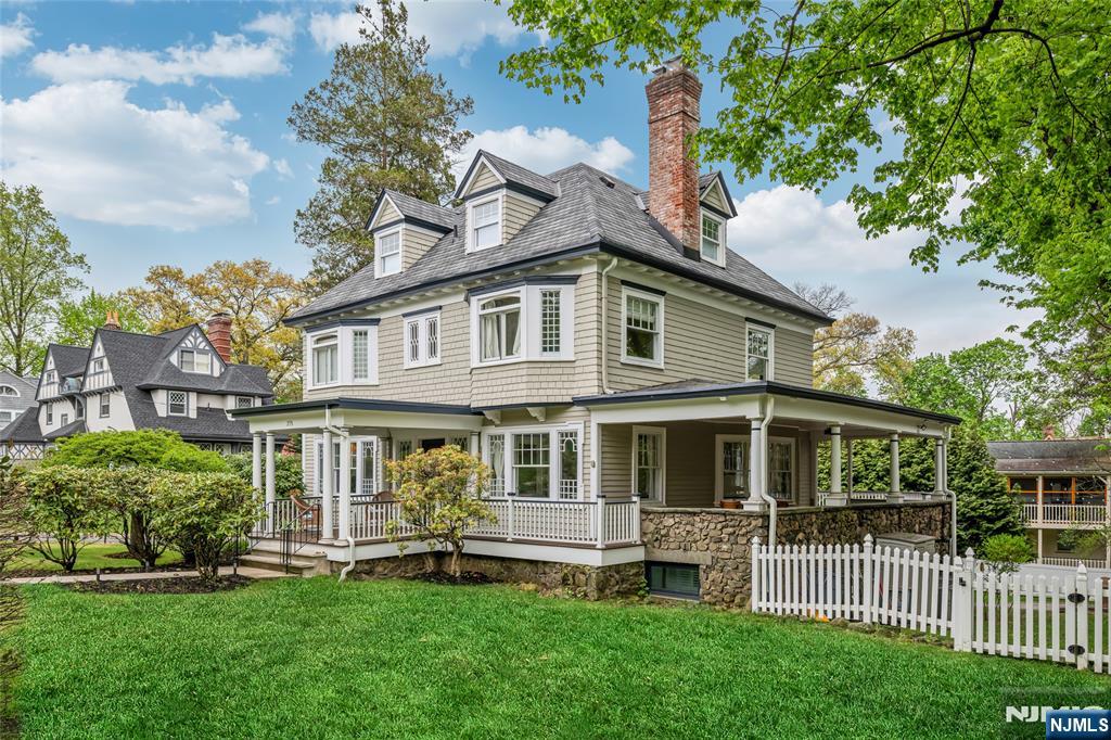 375 Upper Mountain Avenue - Photo 2