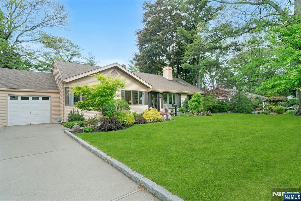 28 Pitcairn Avenue - Photo 2