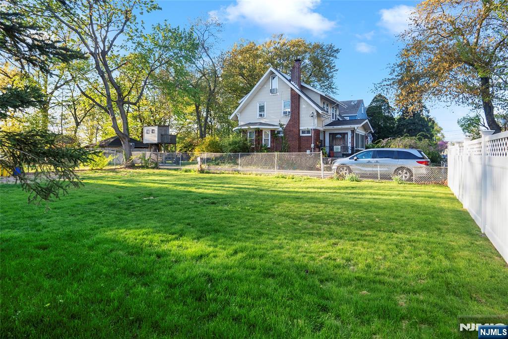 266 Elm Avenue - Photo 3