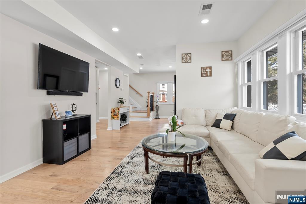 266 Elm Avenue - Photo 5