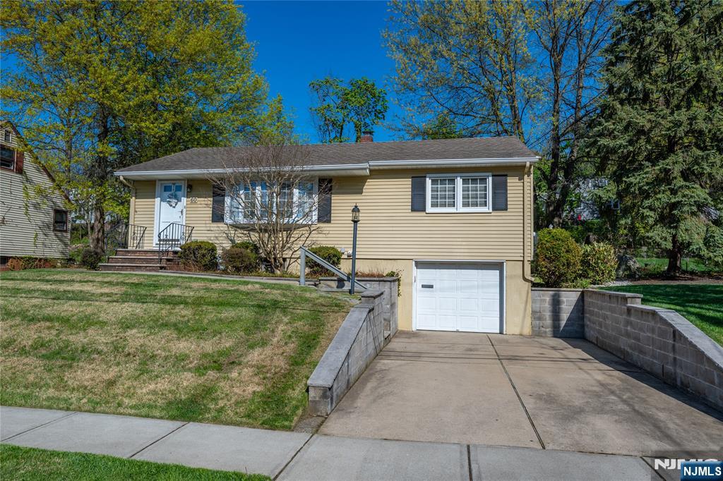 60 Sutton Avenue - Photo 2