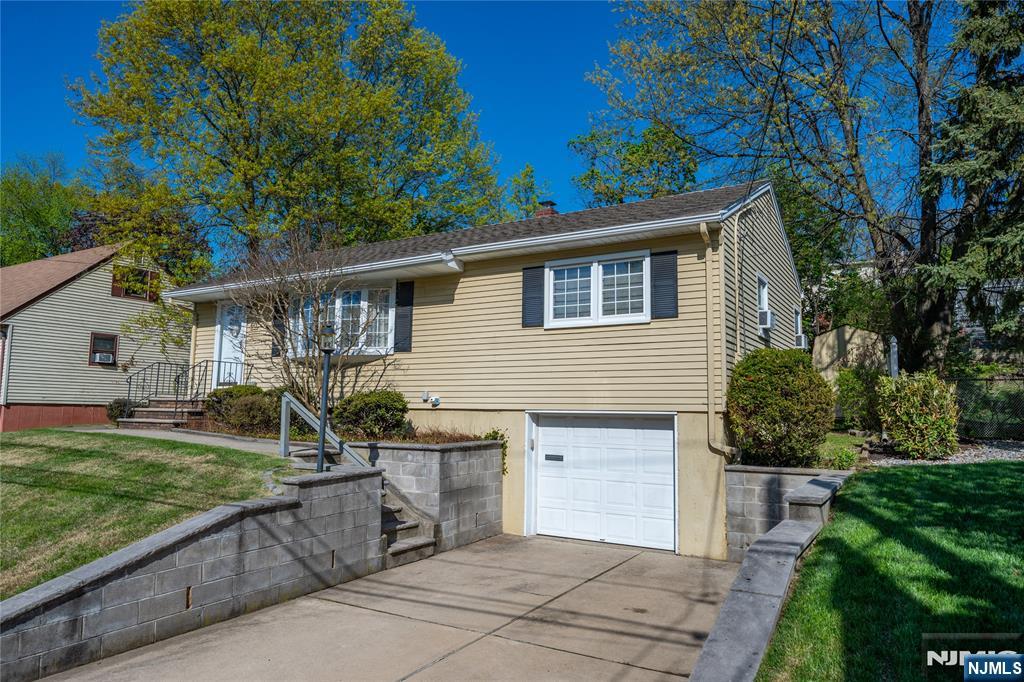 60 Sutton Avenue - Photo 3