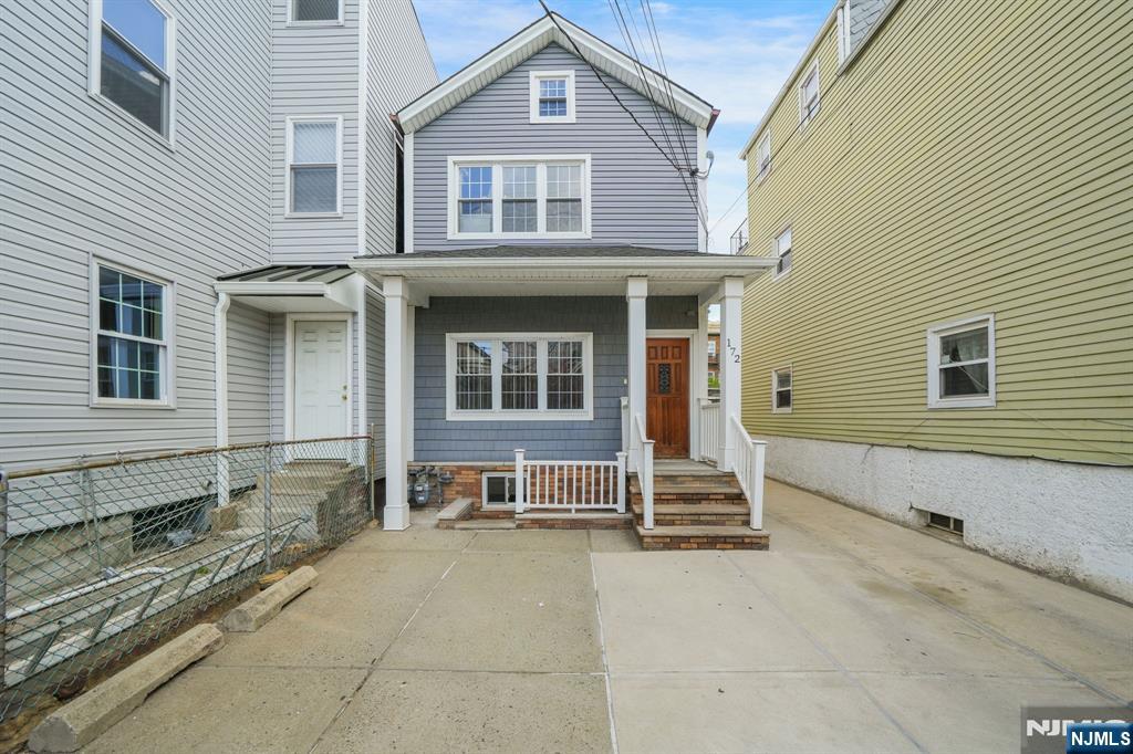 172 Chestnut Street - Photo 2