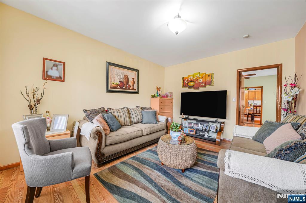 172 Chestnut Street - Photo 3