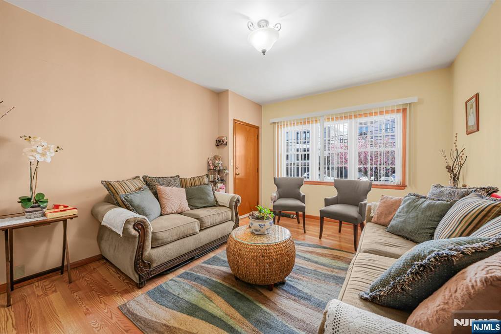 172 Chestnut Street - Photo 4