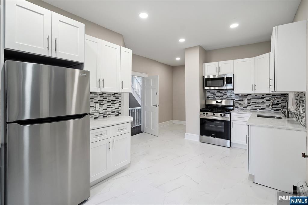 365 Leslie St, Newark City, NJ, 07112-2925