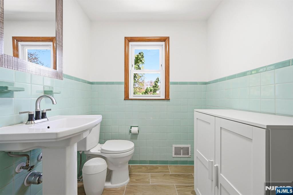 31 Dacotah Avenue, Oakland, NJ, 07436