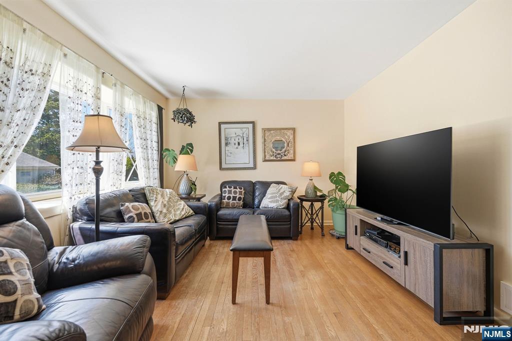 31 Dacotah Avenue, Oakland, NJ, 07436