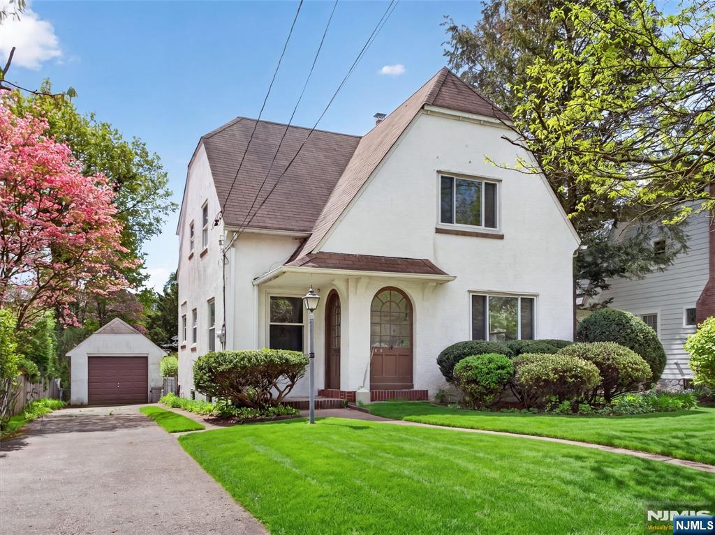 618 Wyndemere Avenue - Photo 1