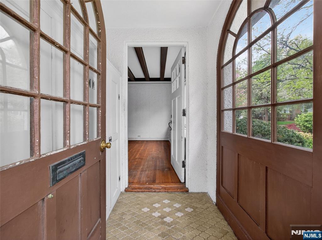 618 Wyndemere Avenue - Photo 3