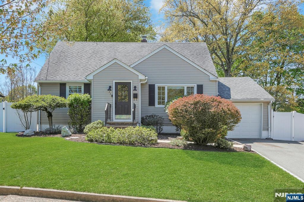 33 Clayton Street, Hillsdale, NJ, 07642